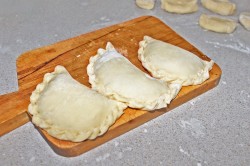 Пирожки с мясом жареные на сковороде Посикунчики - шаг 9