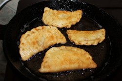 Пирожки с мясом жареные на сковороде Посикунчики - шаг 11