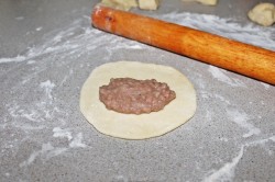 Пирожки с мясом жареные на сковороде Посикунчики - шаг 7