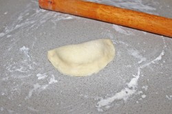 Пирожки с мясом жареные на сковороде Посикунчики - шаг 8