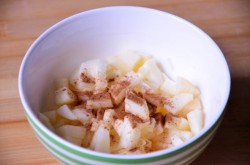 Пирожки с яблоками из теста фило в духовке