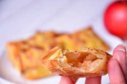 Пирожки с яблоками из теста фило в духовке