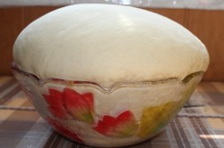 название картинки Дрожжевые пирожки с ягодами в духовке