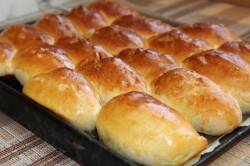 название картинки Дрожжевые пирожки с ягодами в духовке