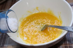 название картинки Дрожжевые пирожки с ягодами в духовке