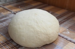 название картинки Дрожжевые пирожки с ягодами в духовке