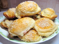 Слоеные пирожки с ветчиной и сыром - шаг 14