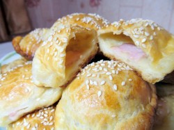 Слоеные пирожки с ветчиной и сыром - шаг 15