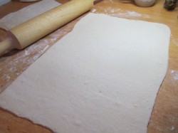 Слоеные пирожки с ветчиной и сыром - шаг 4