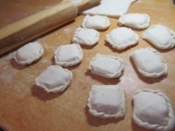 Слоеные пирожки с ветчиной и сыром - шаг 7