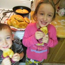 Дрожжевые пирожки в хлебопечке с картошкой несладкие - шаг 18