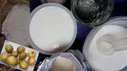 Дрожжевые пирожки в хлебопечке с картошкой несладкие - шаг 1