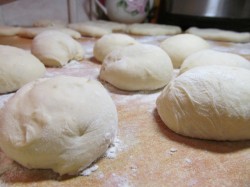 Дрожжевые пирожки в хлебопечке с картошкой несладкие - шаг 12