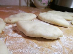 Дрожжевые пирожки в хлебопечке с картошкой несладкие - шаг 13