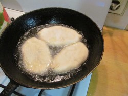 Дрожжевые пирожки в хлебопечке с картошкой несладкие - шаг 15