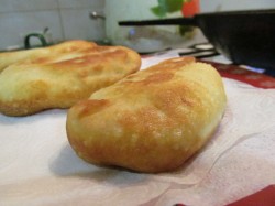 Дрожжевые пирожки в хлебопечке с картошкой несладкие - шаг 17