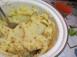 Дрожжевые пирожки в хлебопечке с картошкой несладкие - шаг 9