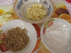 Пирожное Буше глазированные с малиново-ореховым кремом