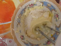 Пирожное Буше глазированные с малиново-ореховым кремом