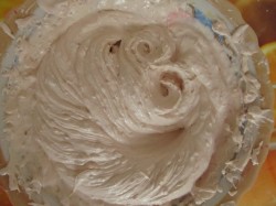 Пирожное Буше глазированные с малиново-ореховым кремом