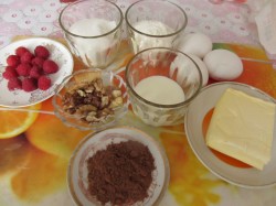 Пирожное Буше глазированные с малиново-ореховым кремом