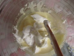 Пирожное Буше глазированные с малиново-ореховым кремом