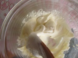 Пирожное Буше глазированные с малиново-ореховым кремом