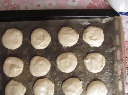 Пирожное Буше глазированные с малиново-ореховым кремом