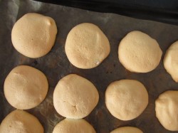 Пирожное Буше глазированные с малиново-ореховым кремом