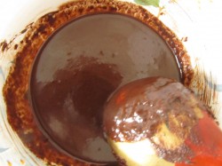 Пирожное Буше глазированные с малиново-ореховым кремом