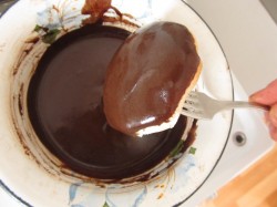 Пирожное Буше глазированные с малиново-ореховым кремом