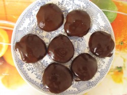 Пирожное Буше глазированные с малиново-ореховым кремом