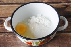 Пирожное из слоеного теста с заварным кремом - шаг 1