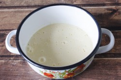 Пирожное из слоеного теста с заварным кремом - шаг 2