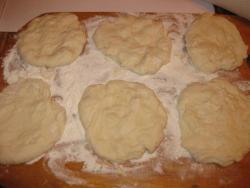 Быстрые пирожки на кефире в духовке Нежнее пуха