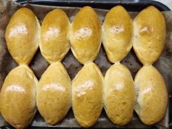 Пирожки дрожжевые с капустой в духовке