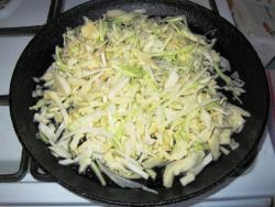 название картинки Пирожки из дрожжевого теста с капустой в духовке