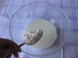 Пирожки дрожжевые на молоке с кремовой капусткой - шаг 3