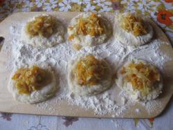 Пирожки дрожжевые на молоке с кремовой капусткой - шаг 14