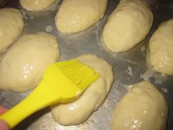 Пирожки дрожжевые на молоке с кремовой капусткой - шаг 16