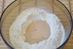 Классическая пицца Маргарита с моцареллой - шаг 2