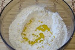 Классическая пицца Маргарита с моцареллой - шаг 3