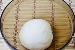 Классическая пицца Маргарита с моцареллой - шаг 4