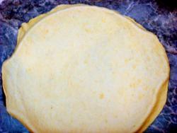 название картинки Пицца с солеными огурцами и колбасой