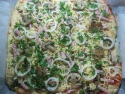 Домашняя толстая пицца с грибами