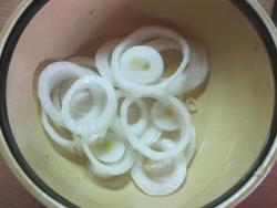 Домашняя толстая пицца с грибами