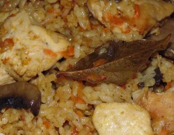 Плов с грибами и курицей в мультиварке