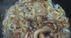 Плов с грибами и курицей в мультиварке