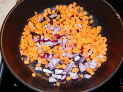 Плов на сковороде с курицей