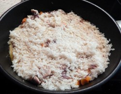 Плов на сковороде с курицей